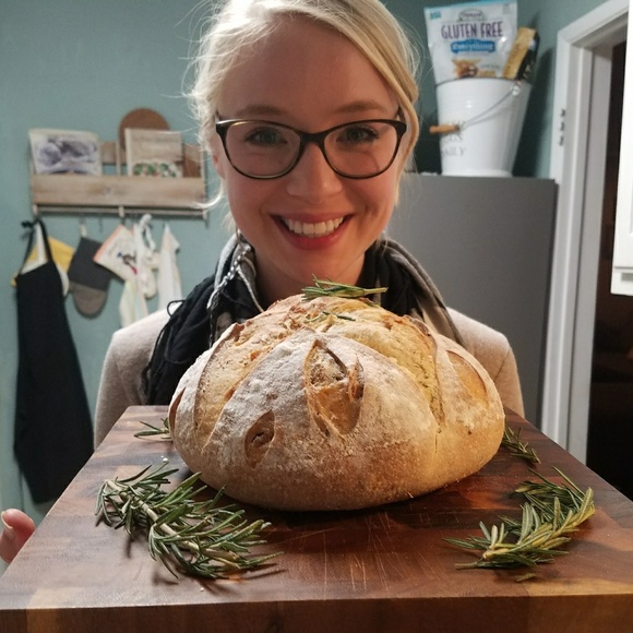 Meet your Posh Ambassador II, Amanda - Picture 2 of 3